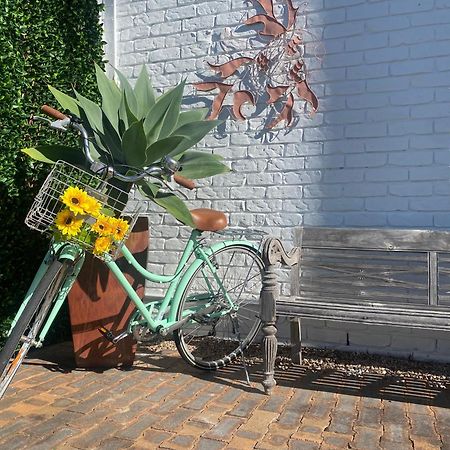 Beachmere Palms Motel Екстер'єр фото