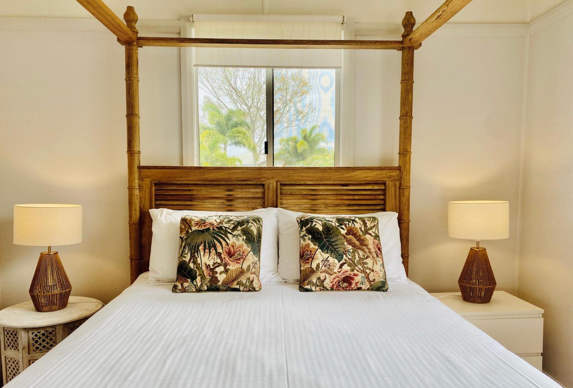 Beachmere Palms Motel Екстер'єр фото