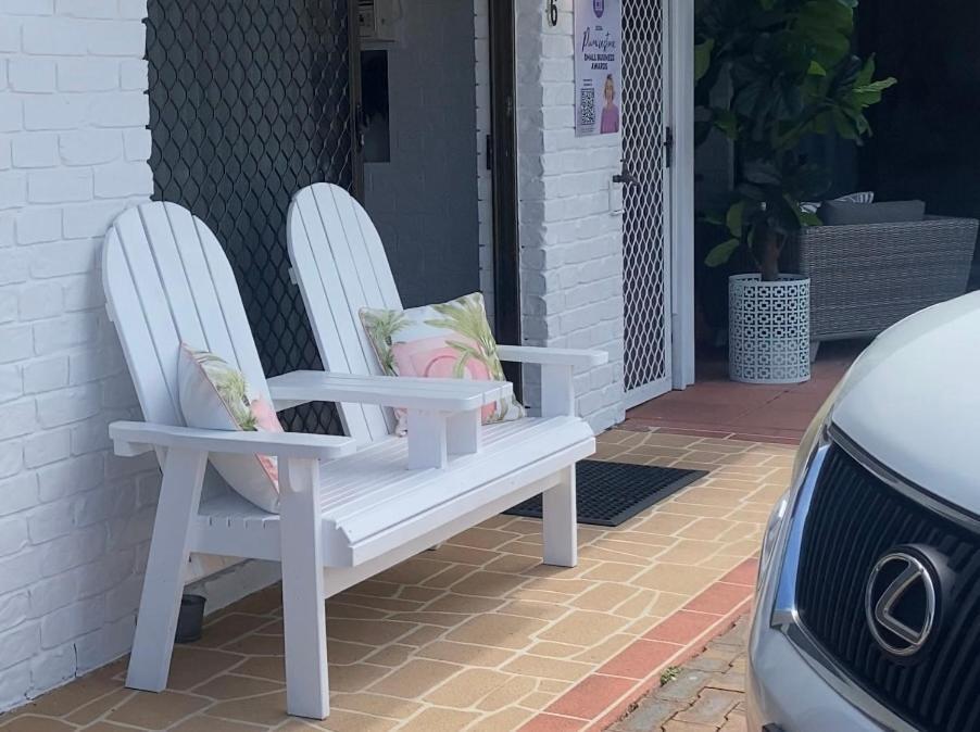 Beachmere Palms Motel Екстер'єр фото