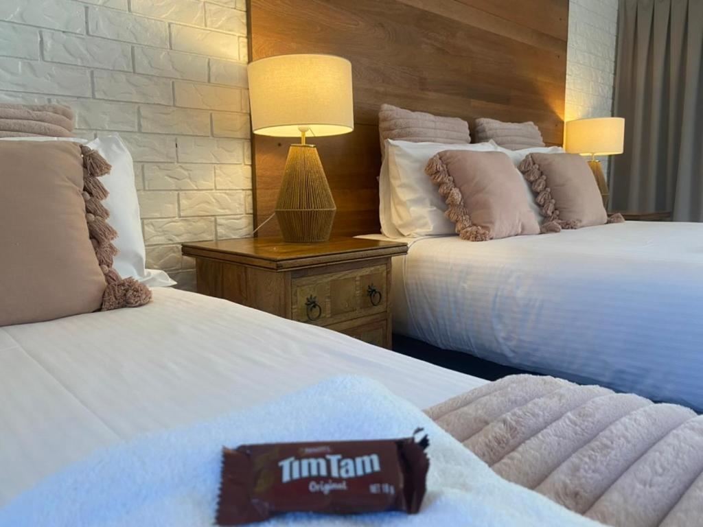 Beachmere Palms Motel Екстер'єр фото