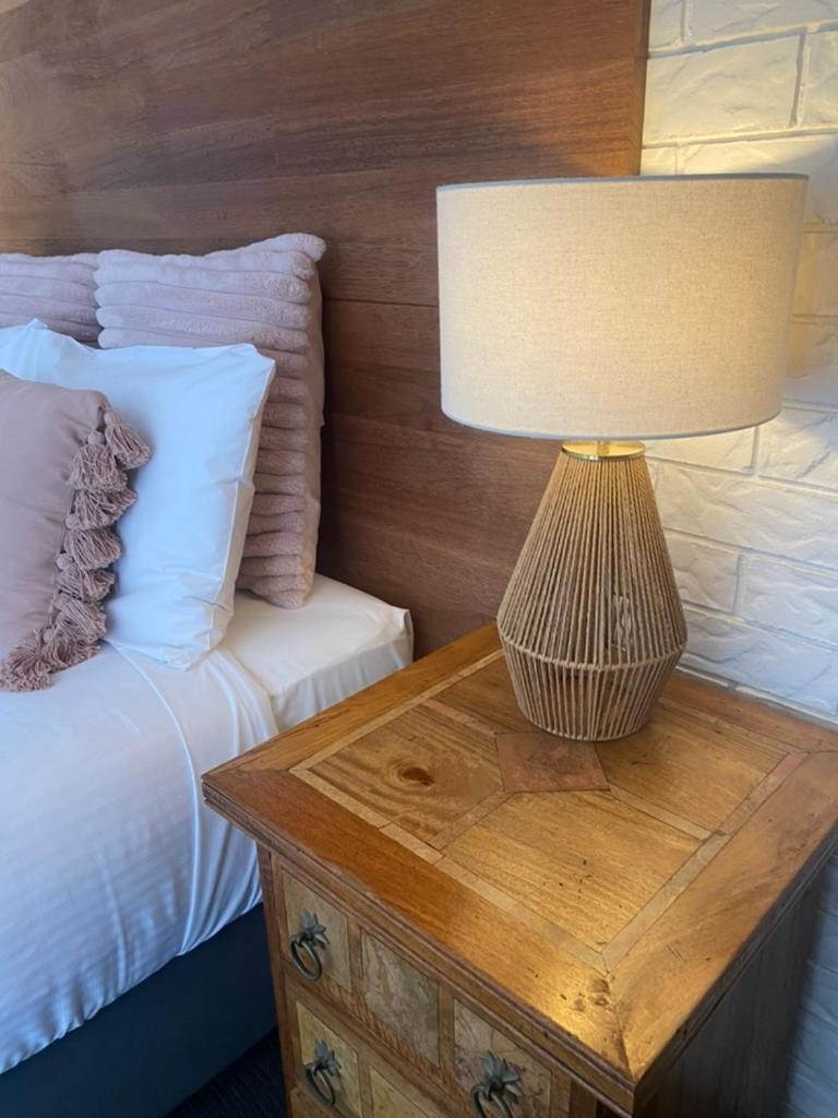 Beachmere Palms Motel Екстер'єр фото
